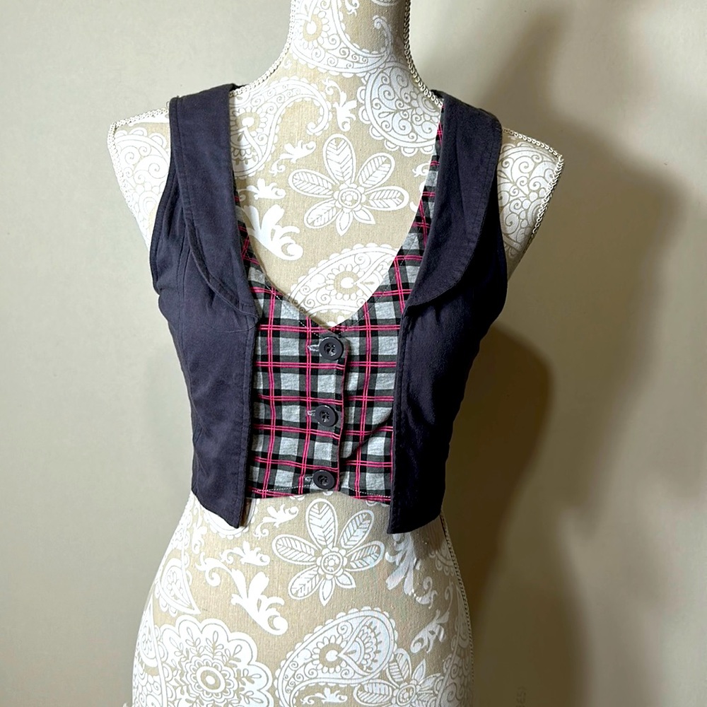 Cute crop vest top